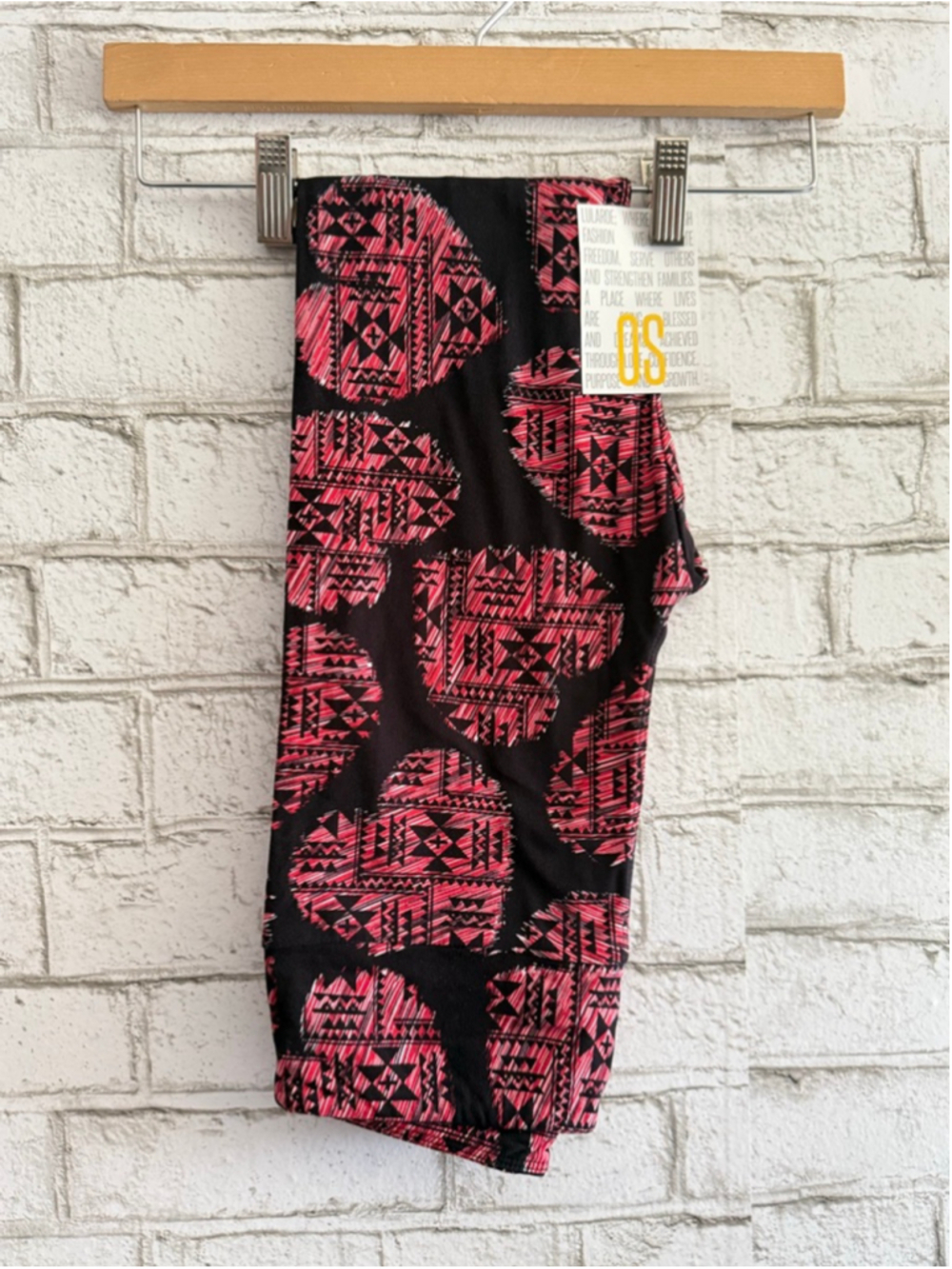 NEW!! OS Pink Aztec Heart Leggings LulaRoe size OS black background